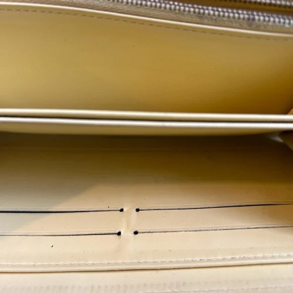 Louis Vuitton Yellow Zip Up Vernis Wallet - Picture 5 of 7